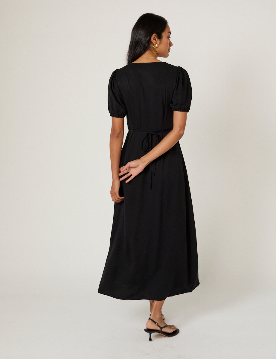 Black Sweetheart Neck Tyla Midi Dress